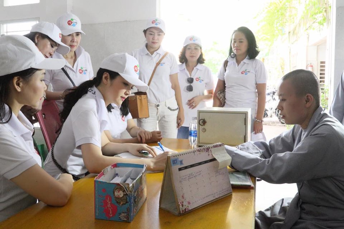 Hoa hau Giang My tre trung nhu thieu nu doi muoi di tu thien-Hinh-3